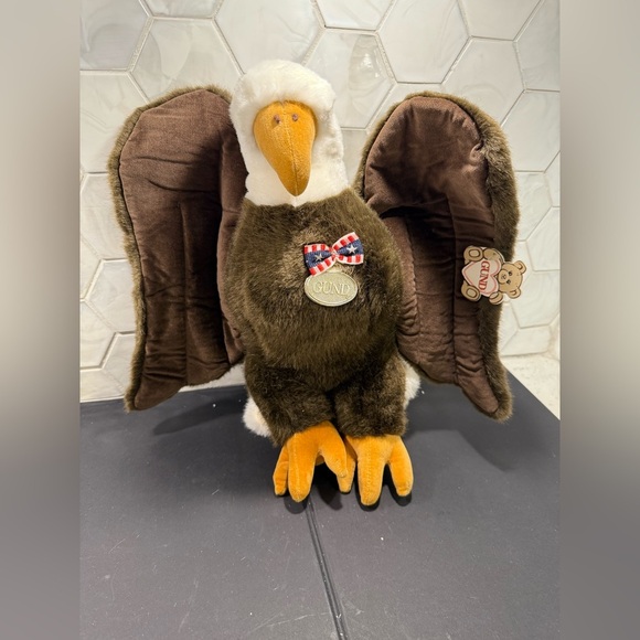 Gund Bald Eagle Plush Stuffed Animal Flag Pin & Medal Patriotic America Vintage - Picture 8 of 8